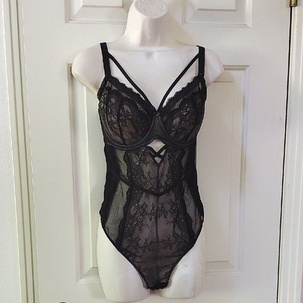 Chic Black Lace Chemise